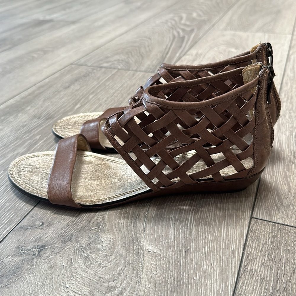 Ann Taylor Loft Sandals 🩴 - Picture 6 of 7